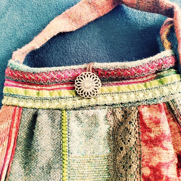 Pretty handmade wool boho crossbody bag 9x12 - Picture 2 of 3